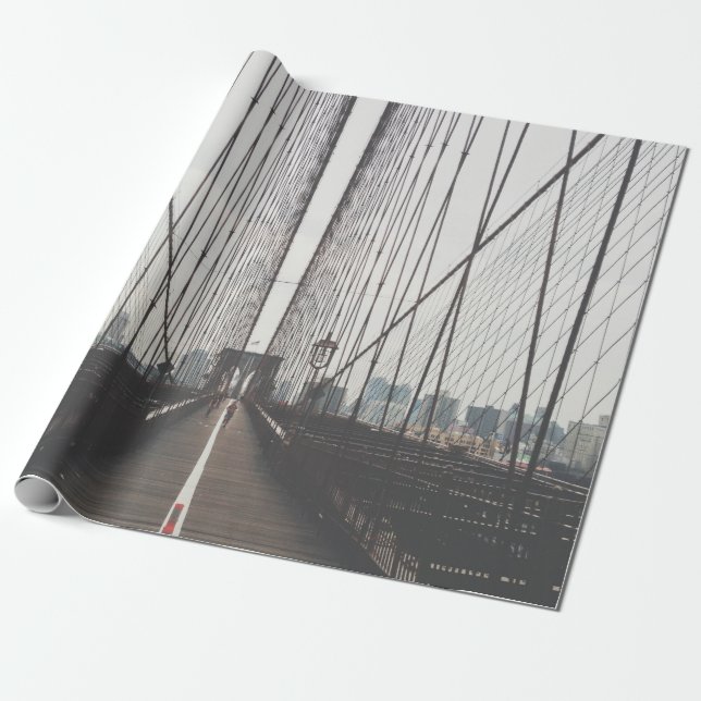 PERSON SOM KÖRS PÅ BRIDGE PRESENTPAPPER (Utrullad)