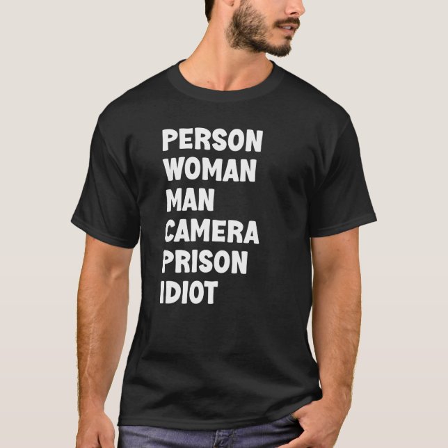 Person Woman Man Camera Prison Idiot T Shirt (Framsida)