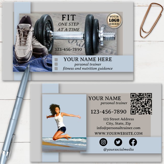 Personal tränare för Fitness Health Visitkort (Modern fitness or personal trainer business card with QR code, logo and social media icons)