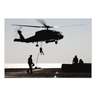 Personalfasta-rep ut ur en SH-60F Fototryck