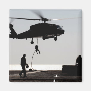 Personalfasta-rep ut ur en SH-60F Magnet