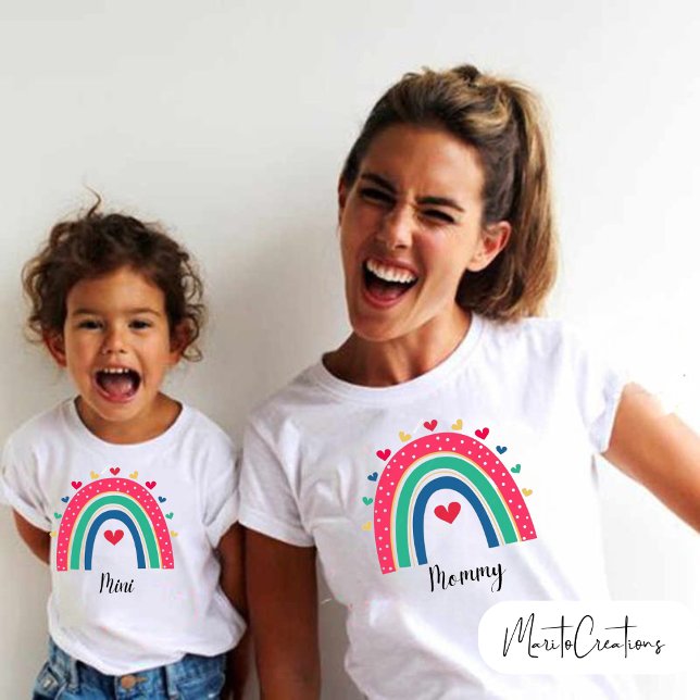 Personalised rainbow t-shirt with the phrase mommy (Skapare uppladdad)