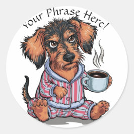Personalisera Grumpy Puppy behöver kaffe Dachshund Runt Klistermärke