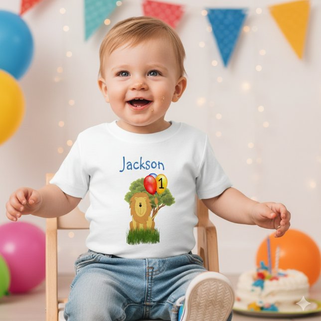 Personalisera Lejona födelsedagspojken T Shirt (Celebrating the first birthday of a happy baby boy. P personalize the t-shirt with his name and age)