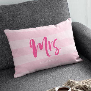 Personalisera med namn Mrs Preppy rosa ränder Lumbarkudde