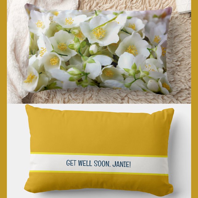 Personalisera och få god snart Coworking Jasmine F Lumbarkudde (Elegant, modern personalized name Get Well Soon floral pillow. Jasmine flowers photo. Burnt yellow)
