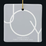 Personaliserat Baby första julfoto Julgransprydnad Keramik<br><div class="desc">Den här snyggten dekoreras Babyens första julfoto Ornament med ord JOY i vitt på en grått-bakgrund. Anpassade enkelt med ditt foto och namn.</div>