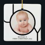 Personaliserat Baby första julfoto Julgransprydnad Keramik<br><div class="desc">Denna Baby första julfoto Ornament dekoreras med ord JOY i svart på vit bakgrund. Anpassade enkelt med ditt foto och namn.</div>