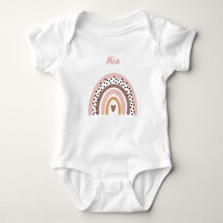 Personalisierter Babybody mit Name und Regenbogen T Shirt