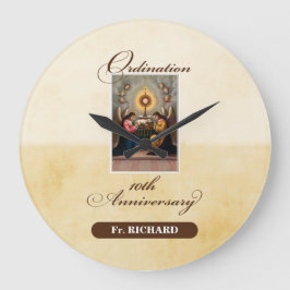 Personalize, 10:e ordination-årsdagen Änglar Stor Klocka