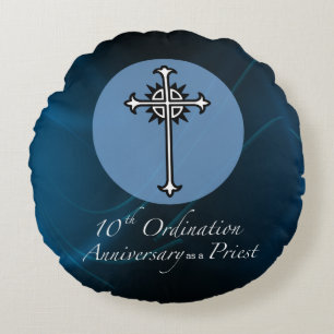 Personalize, 10:e ordination-årsdagen av Priest Rund Kudde