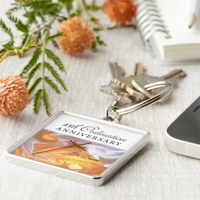 Personalize, 10:e ordination-årsdagen, Kor Fyrkantig Silverfärgad Nyckelring (Sidan)