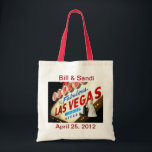 Personalize Las Vegas Bröllop Bag Tygkasse<br><div class="desc">Anpassa Las Vegas Bröllop Bag,  där brud & groom står framför Fabulous Las Vegas-signalen! Gör underbara gåvor till din brudgummi,  maid of honor!</div>