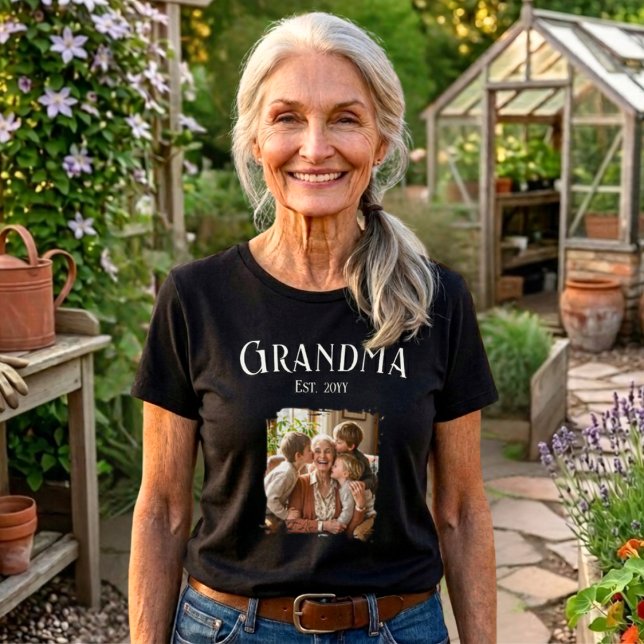 Personalize Name Grandma Est Year Photo T Shirt (Skapare uppladdad)