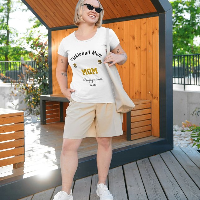 Personalize Pickleball Mom with Custom Name Design T Shirt (Skapare uppladdad)