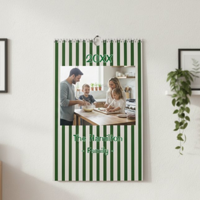 Personalized 20XX Wall Calendar - Green Striped  Kalender (Skapare uppladdad)