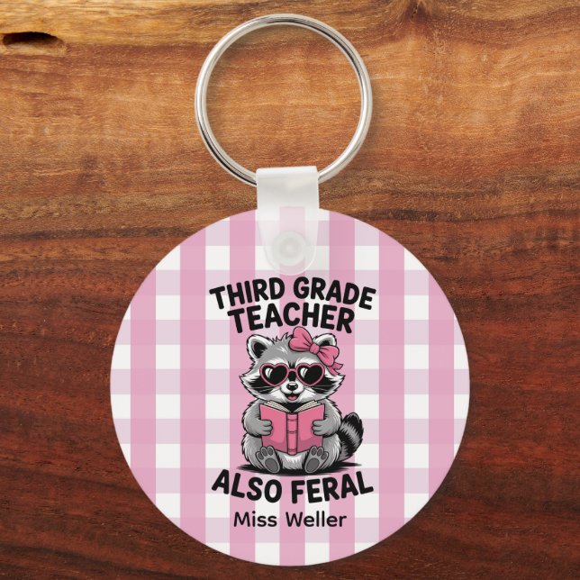 Personalized 3rd Grade Teacher Cute Feral Raccoon  Nyckelring (Baksida)