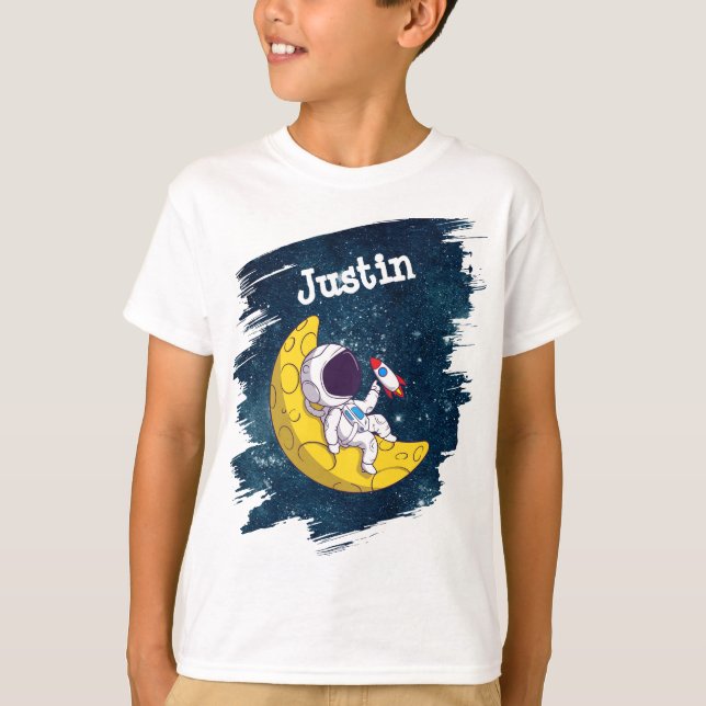 Personalized Astronaut on Moon with Rocket T Shirt (Framsida)