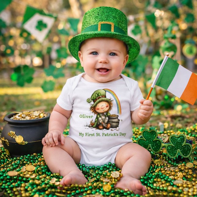 Personalized Baby’s First St. Patrick’s Day  T Shirt (Skapare uppladdad)