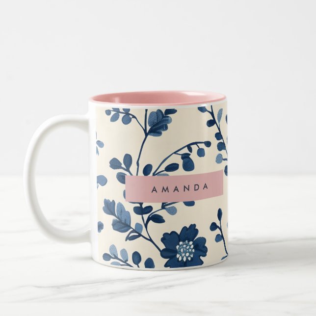 Personalized Blue Floral Vine Style Två-Tonad Mugg (Vänster)