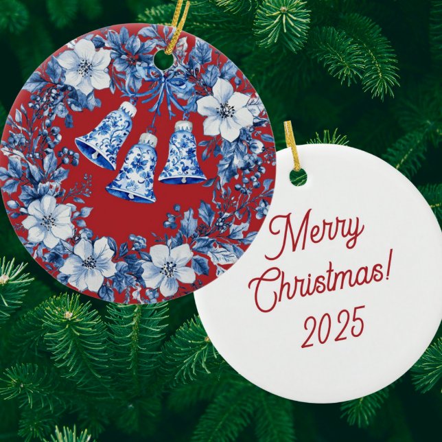 Personalized Chinoiserie Blue White Wreath Bells Julgransprydnad Keramik (Personalize the back!)