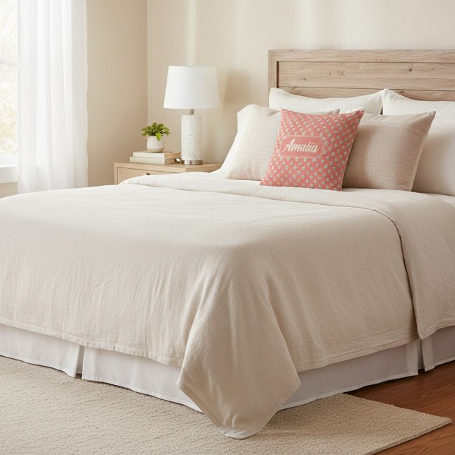 Personalized Coral Polka Dot Throw Pillow  Kudde (Skapare uppladdad)