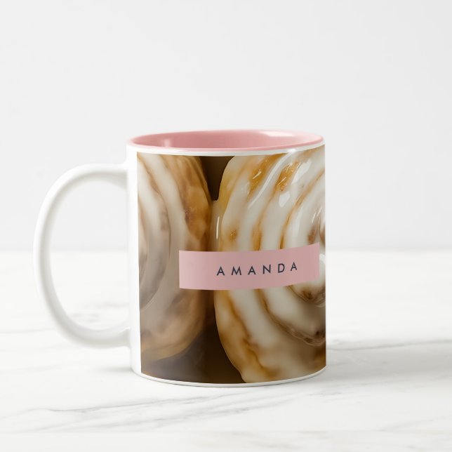 Personalized Cozy Cinnamon Roll Swirl  Två-Tonad Mugg (Vänster)