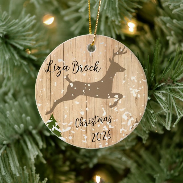 Personalized doe Christmas bauble wooden backgroun Julgransprydnad Keramik (Träd)