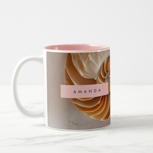 Personalized Elegant Seashell Spiral Coastal Två-Tonad Mugg (Vänster)
