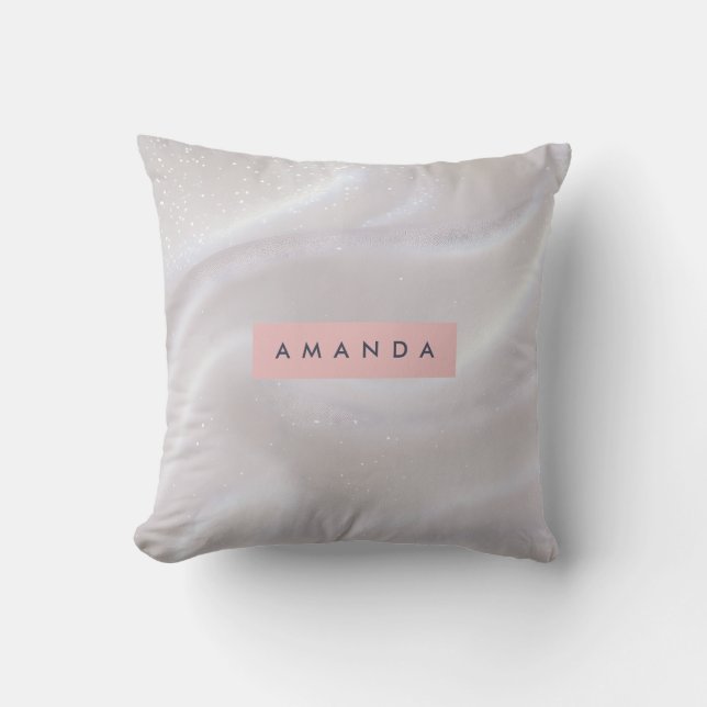 Personalized Elegant Shimmer White Satin Kudde (Framsida)