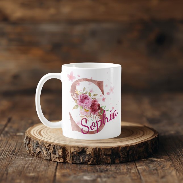 Personalized Floral Initial Mug – Letter S Kaffemugg (Skapare uppladdad)