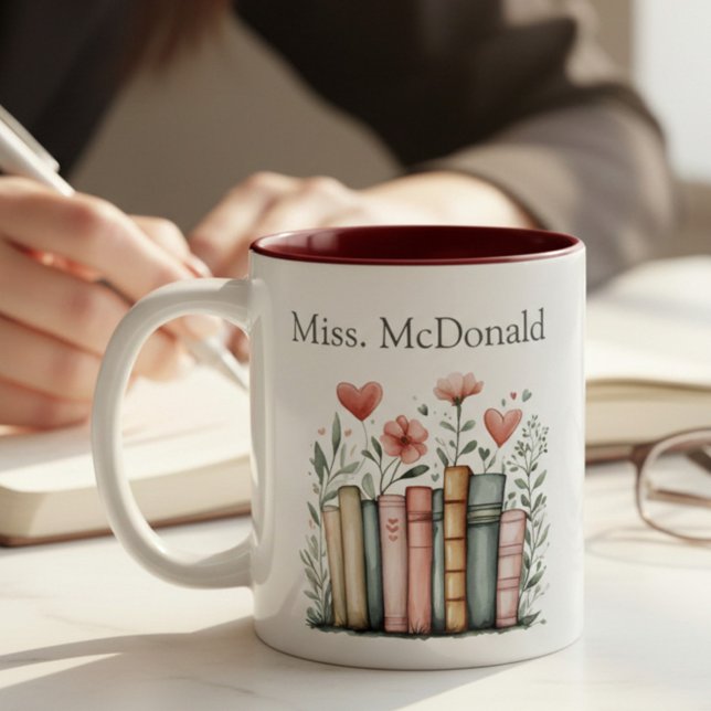Personalized Floral Stacked Books Teacher Två-Tonad Mugg (Skapare uppladdad)