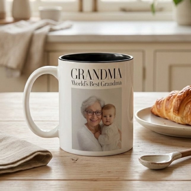 Personalized Grandma Photo | World’s Best Grandma Två-Tonad Mugg (Skapare uppladdad)