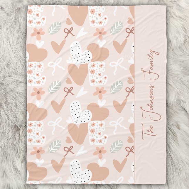 Personalized hand drawn, love, ribbons and hearts  fleecefilt (Skapare uppladdad)