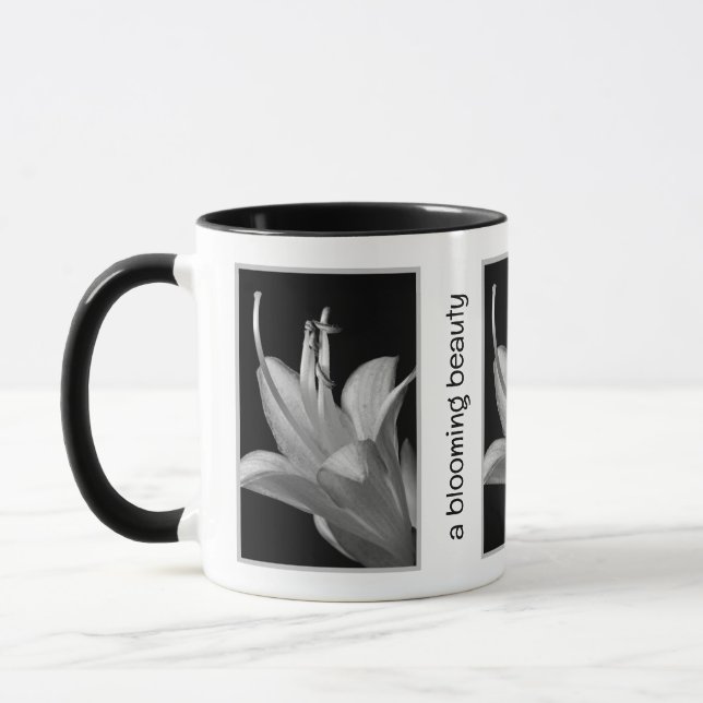 Personalized Hosta Flower in Black and White Mugg (Vänster)