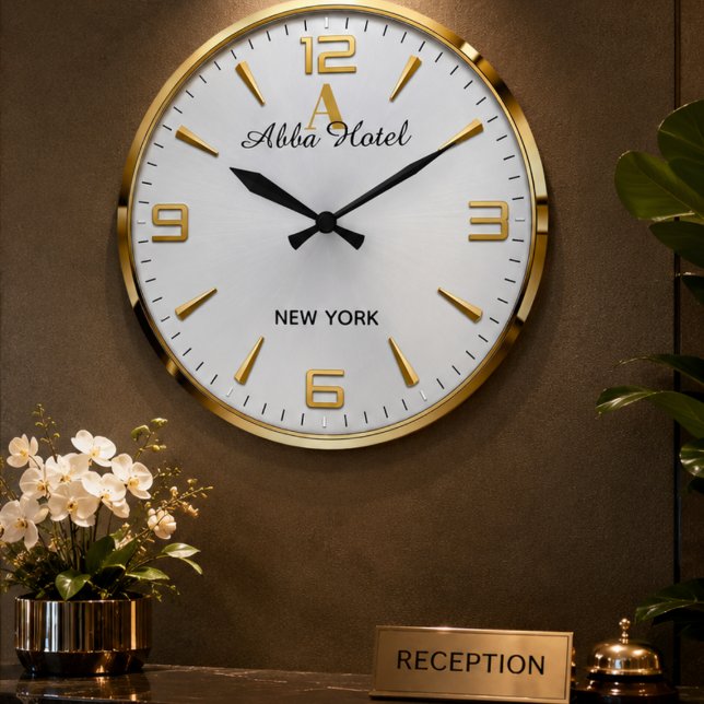 Personalized Hotel Name Luxury Gold Silver  Stor Klocka (Skapare uppladdad)