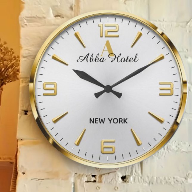 Personalized Hotel Name Luxury Gold Silver  Stor Klocka (Skapare uppladdad)
