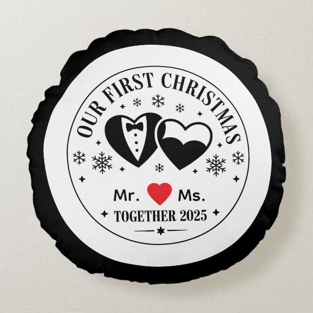 Personalized Keepsake Our First Christmas Mr & Ms Rund Kudde (Framsidan)