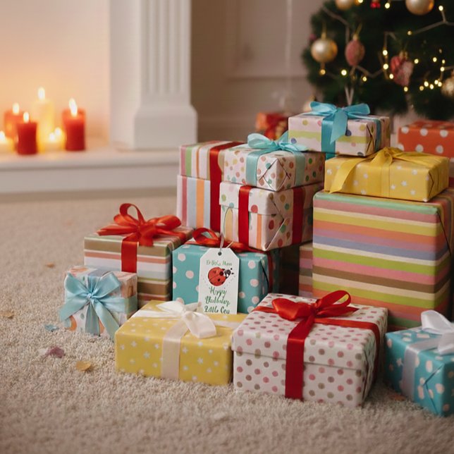 Personalized Ladybug Birthday Gift Tag Presentetikett (Personalized ladybug birthday gift tag adding a sweet, thoughtful touch to children’s gifts.)