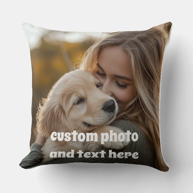 "Personalized Memorial Pillow Girl Hugging Dog" Kudde (Framsida)