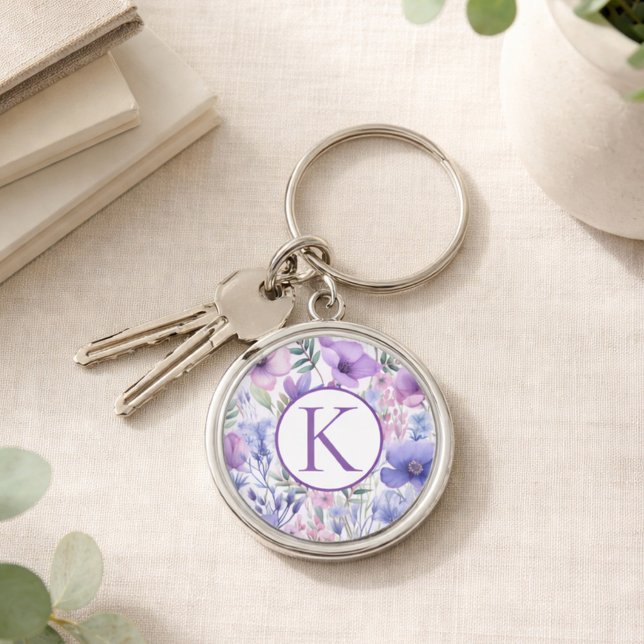 Personalized Monogram Purple Floral Elegant Rund Silverfärgad Nyckelring (Skapare uppladdad)