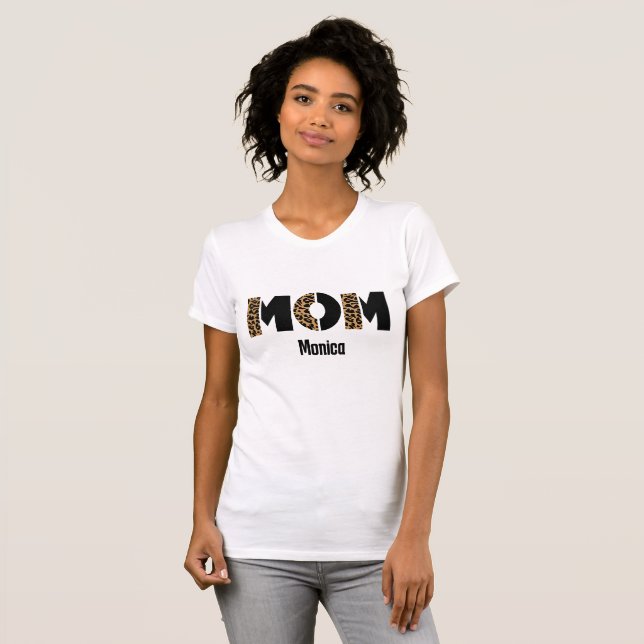 Personalized name mom  t shirt (Hel framsida)