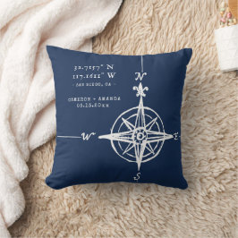 Personalized Nautical Coordinates & Compass Rose Kudde