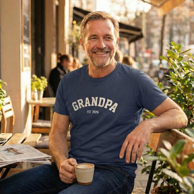 Personalized New Grandpa Est Date Father's Day T Shirt (Skapare uppladdad)