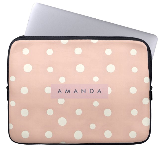 Personalized Pastel Cream Dots on Blush Laptop Fodral (Framsidan)