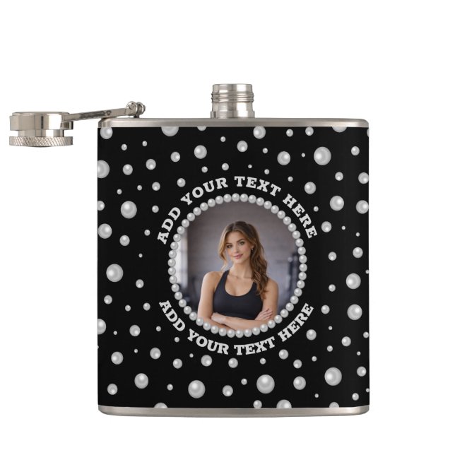 Personalized Photo with Pearls Circle on Black Fickplunta (Öppnad)