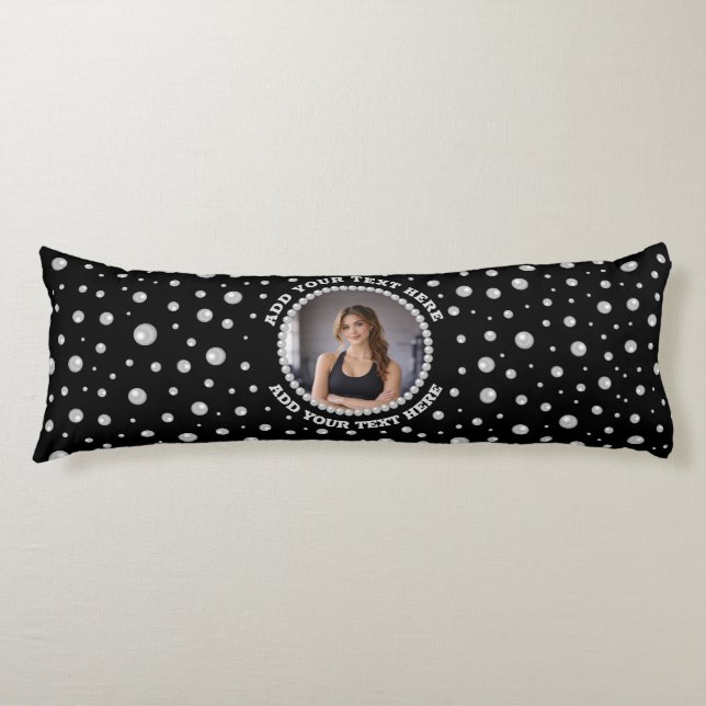 Personalized Photo with Pearls Circle on Black Kroppskudde (Framsidan)
