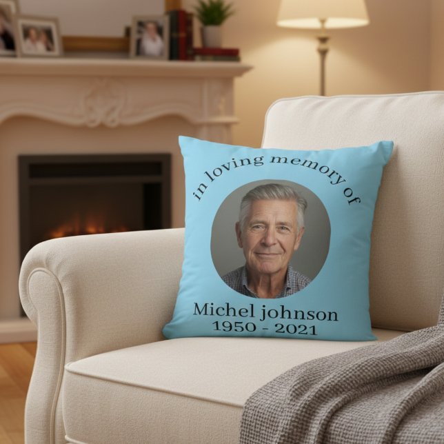 “Personalized Pillow in Memory of Michel Johnson” Kudde (Skapare uppladdad)