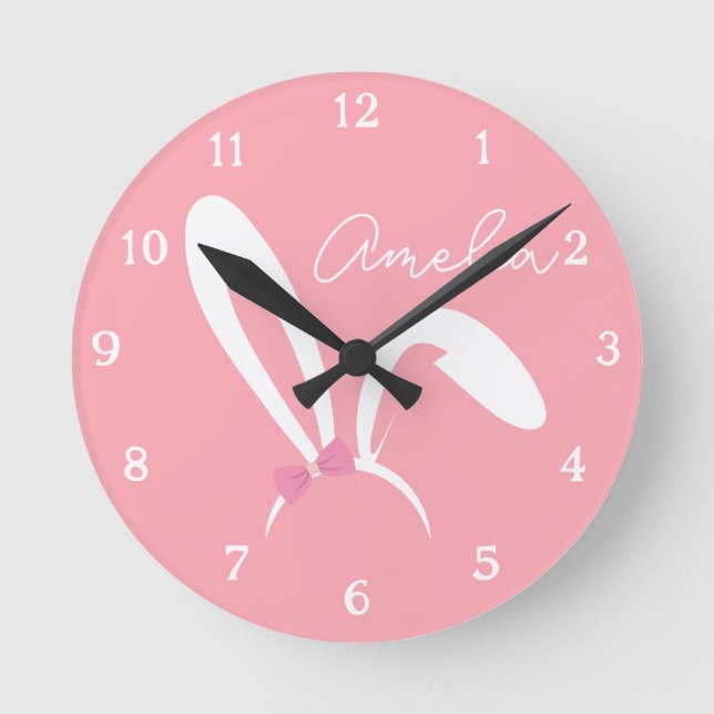 Personalized Pink Bunny Nursery Wall Clock Cute Rund Klocka (Framsida)