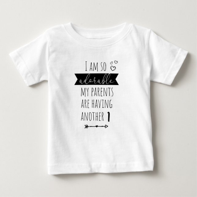 Personalized pregnancy reveal second child t shirt (Framsida)